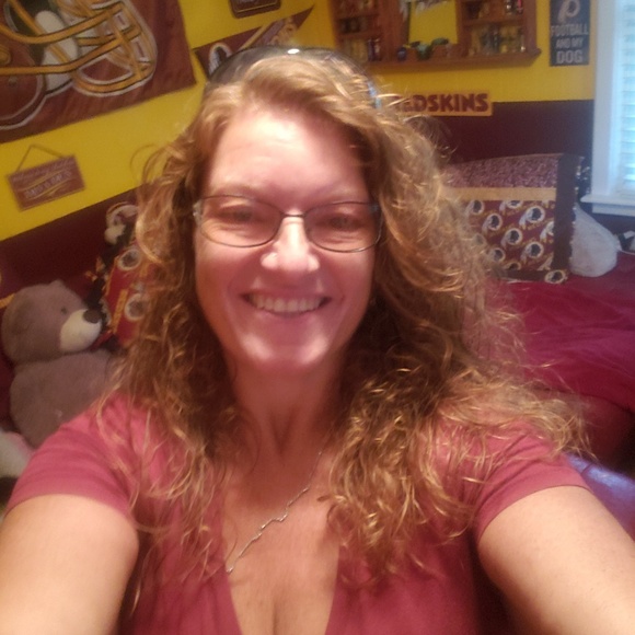 Meet your Posher, Stacie - Picture 1 of 2